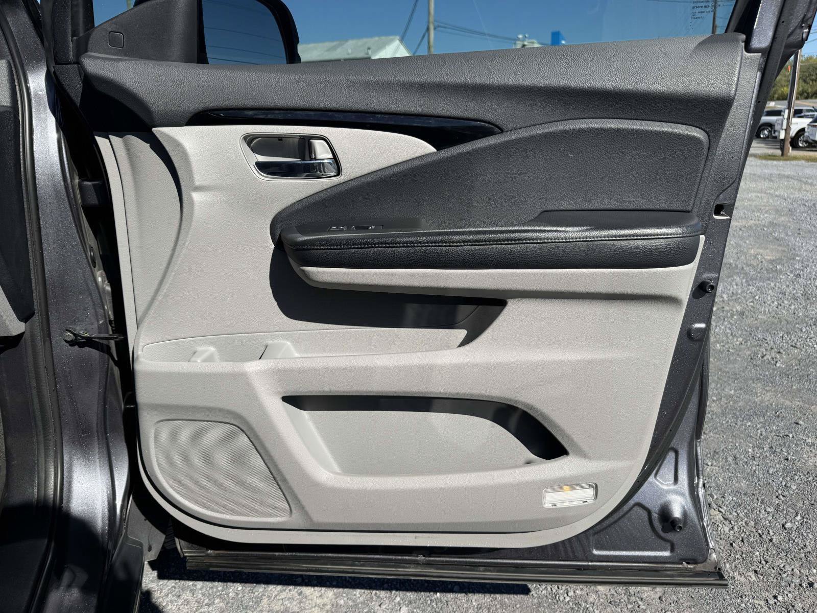 Used 2019 Honda Pilot Touring image 17