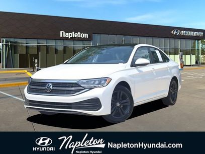 Used 2023 Volkswagen Jetta SE w/ Panoramic Sunroof Package