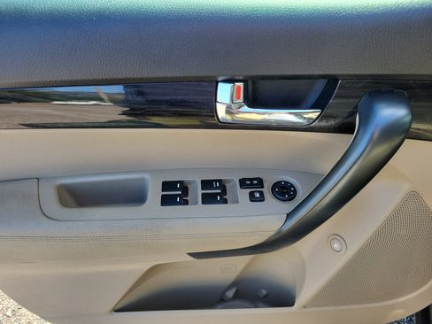 Used 2012 Kia Sorento LX image 24