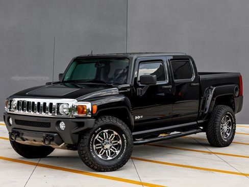 Used 2010 HUMMER H3T Adventure image 1