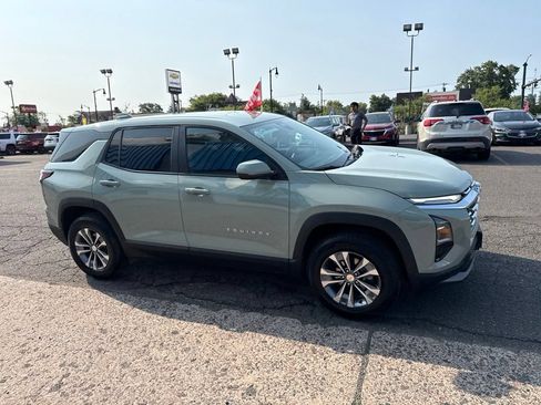 Used 2026 Chevrolet Equinox LT AWD/4WD image 8