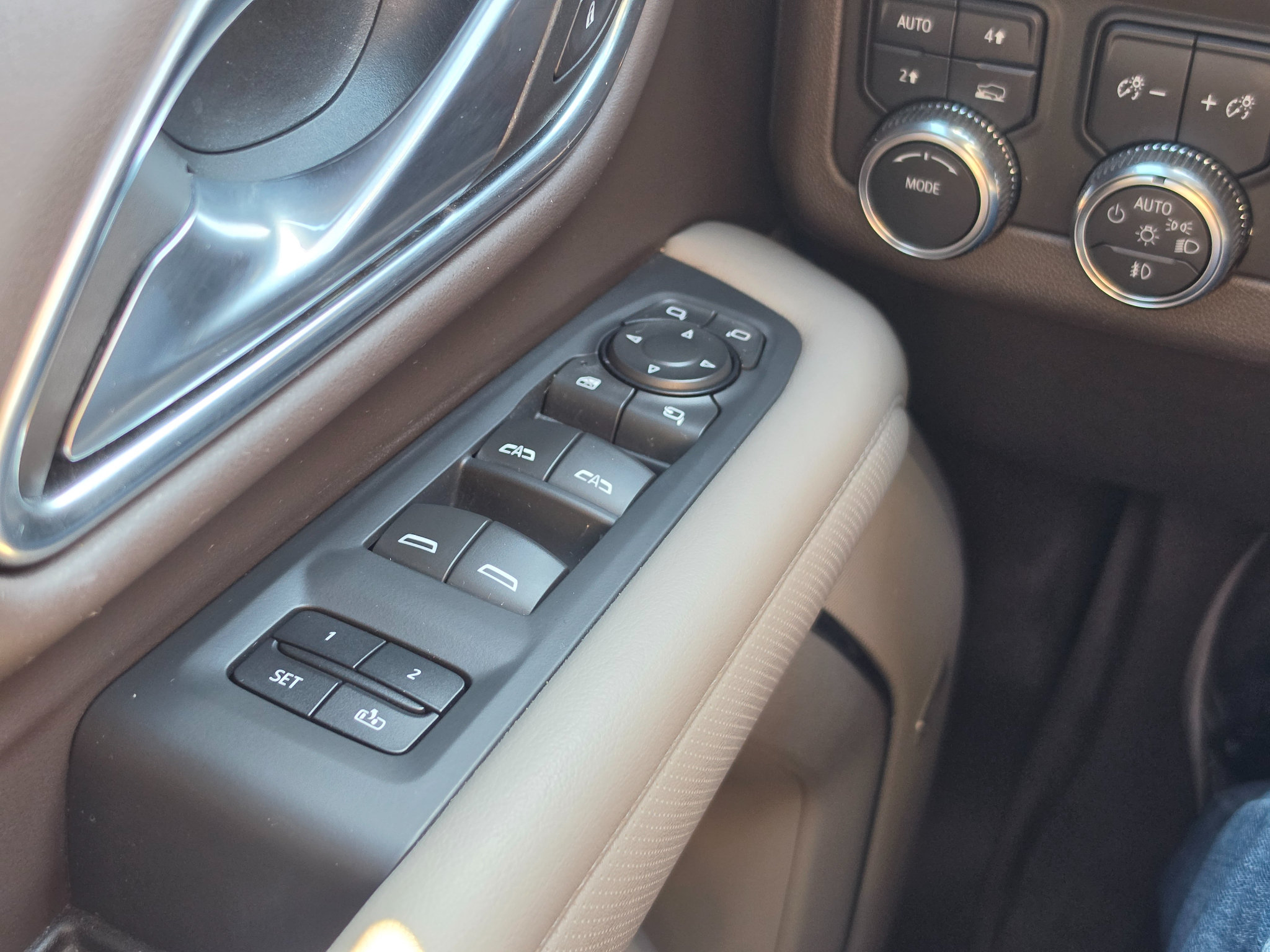 Used 2021 GMC Yukon SLT w/ SLT Premium Package AWD/4WD image 11