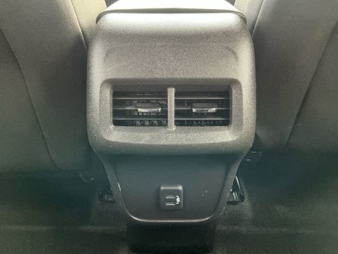 Used 2024 Chevrolet Equinox LT image 19