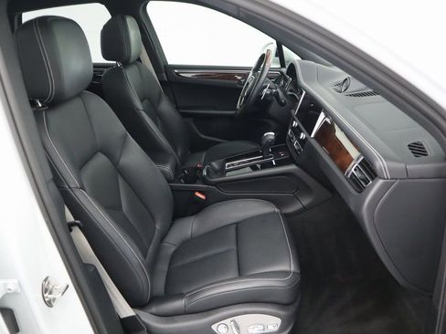 Used 2022 Porsche Macan S image 21