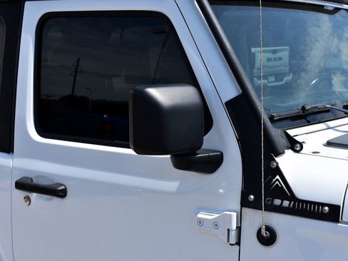 Used 2021 Jeep Wrangler Sport AWD/4WD image 9