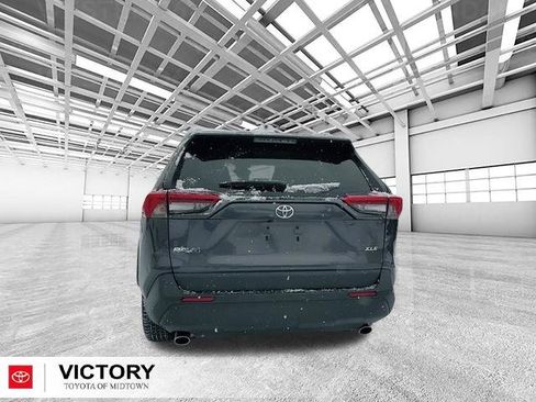 Used 2022 Toyota RAV4 XLE image 4