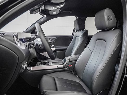 Certified 2025 Mercedes-Benz GLB 250 image 12