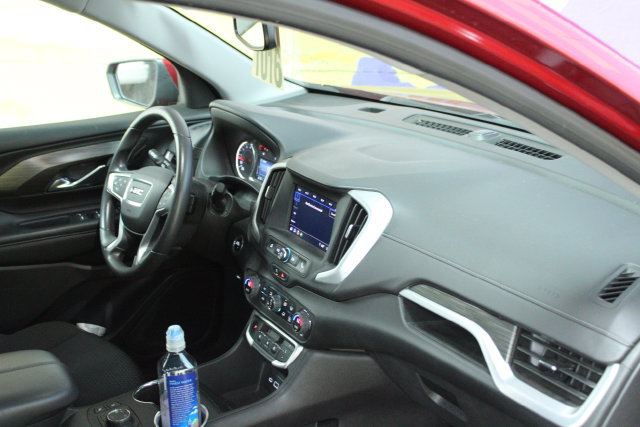 Used 2024 GMC Terrain SLE w/ Driver Convenience Package AWD/4WD image 12