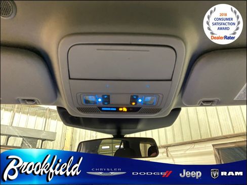 Used 2022 Ford Explorer XLT image 29