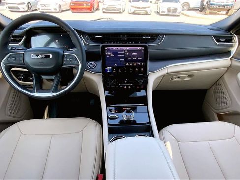 Used 2025 Jeep Grand Cherokee L Limited image 16