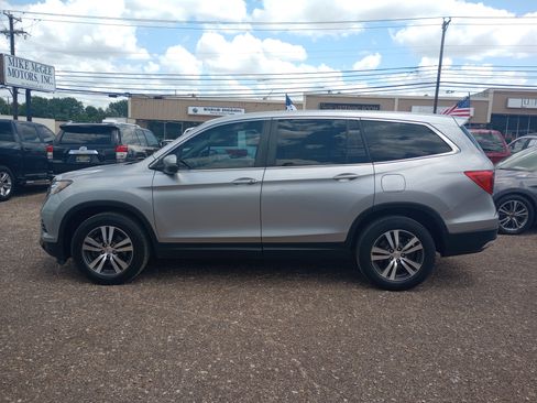 Used 2017 Honda Pilot EX image 4