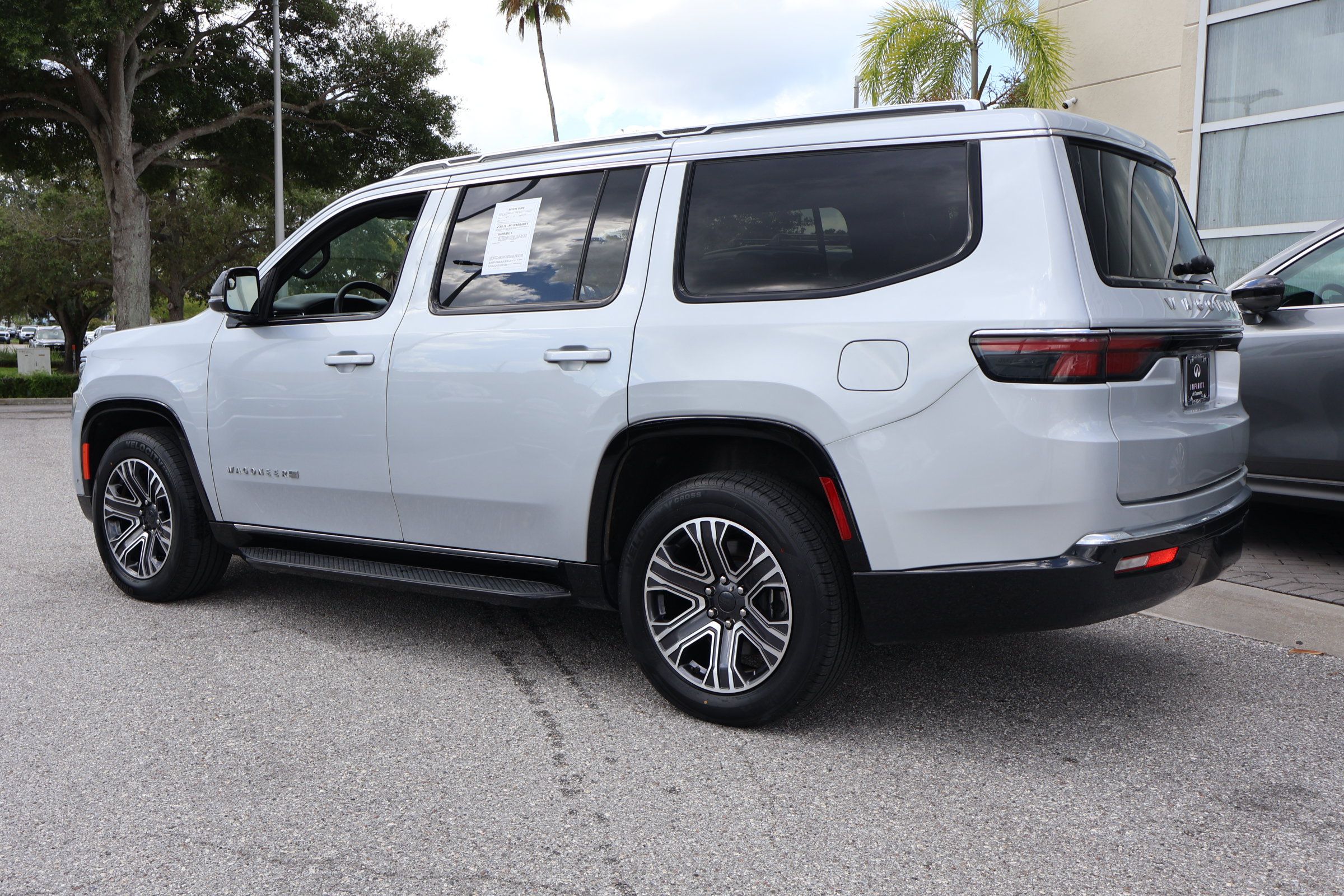Used 2024 Jeep Wagoneer Series II w/ Flexible Seating Group RWD image 6