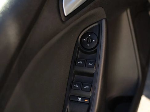 Used 2017 Ford Focus SEL w/ Cold Weather Package FWD image 11