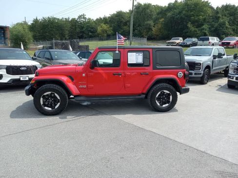 Used 2018 Jeep Wrangler Unlimited Sahara AWD/4WD image 4