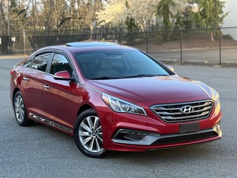 Used 2016 Hyundai Sonata Sport w/ Option Group 1V FWD image 2