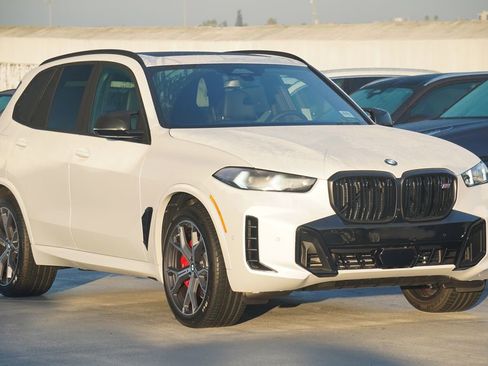 New 2026 BMW X5 M60i w/ Executive Package image 3