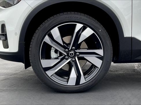 New 2026 Volvo XC40 B4 Plus w/ Climate Package image 14