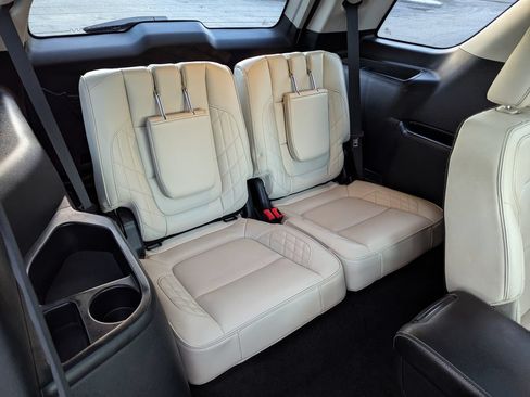 Used 2018 Ford Explorer Platinum AWD/4WD image 43