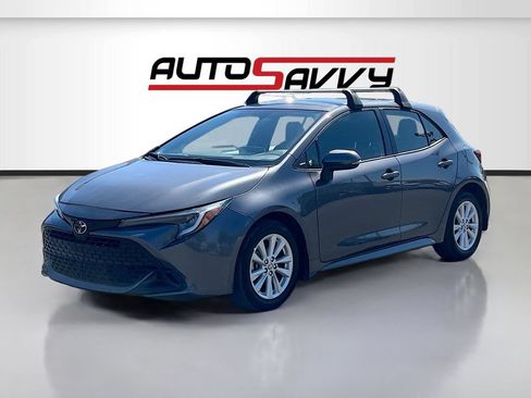 Used 2025 Toyota Corolla SE w/ SE Package FWD image 3