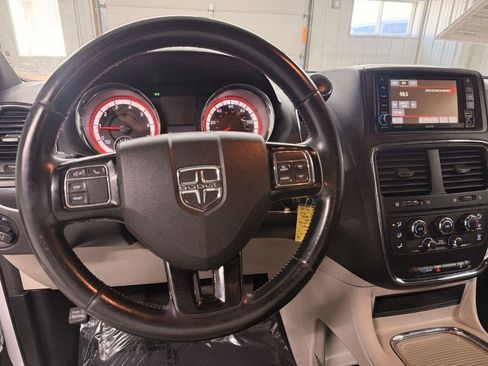Used 2017 Dodge Grand Caravan SXT image 16