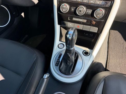 Used 2018 Volkswagen Beetle 2.0T SE FWD image 16
