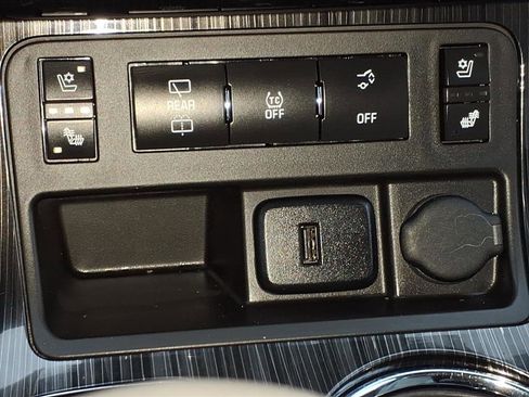 Used 2017 Chevrolet Traverse Premier image 13