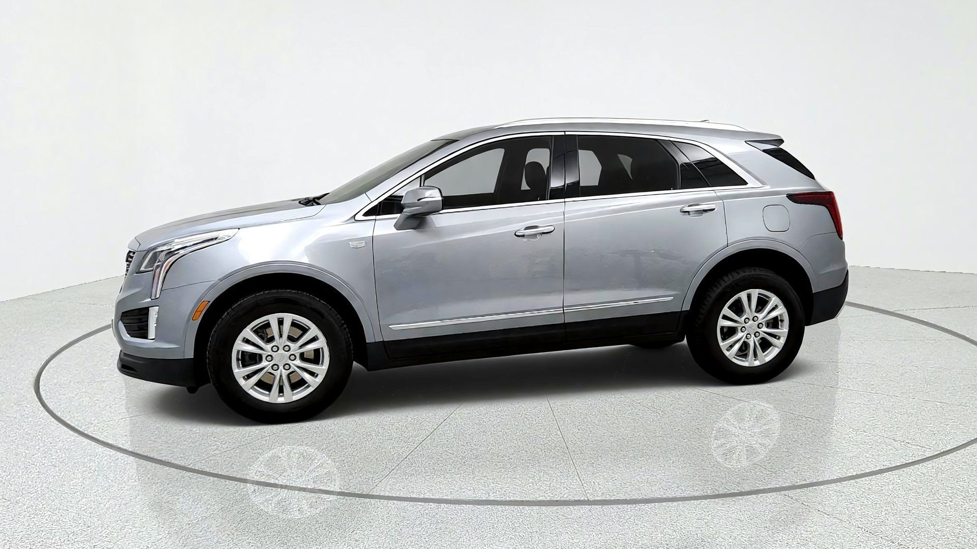 Certified 2024 Cadillac XT5 Luxury w/ LPO, Floor Liner Package AWD/4WD image 2