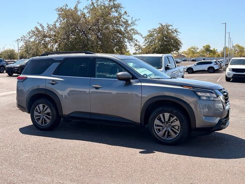 Certified 2025 Nissan Pathfinder SV FWD image 6