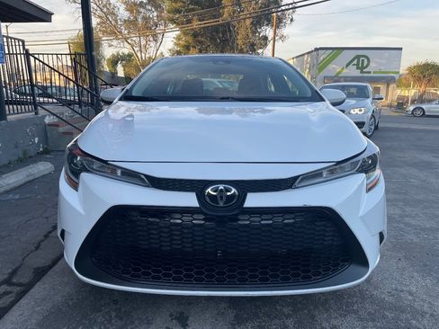 Used 2020 Toyota Corolla LE image 2