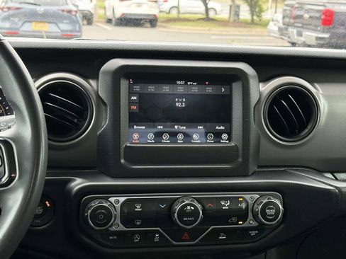Used 2023 Jeep Gladiator Sport AWD/4WD image 4