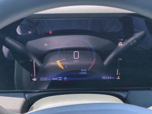 Used 2025 Chevrolet TrailBlazer LT AWD/4WD image 21