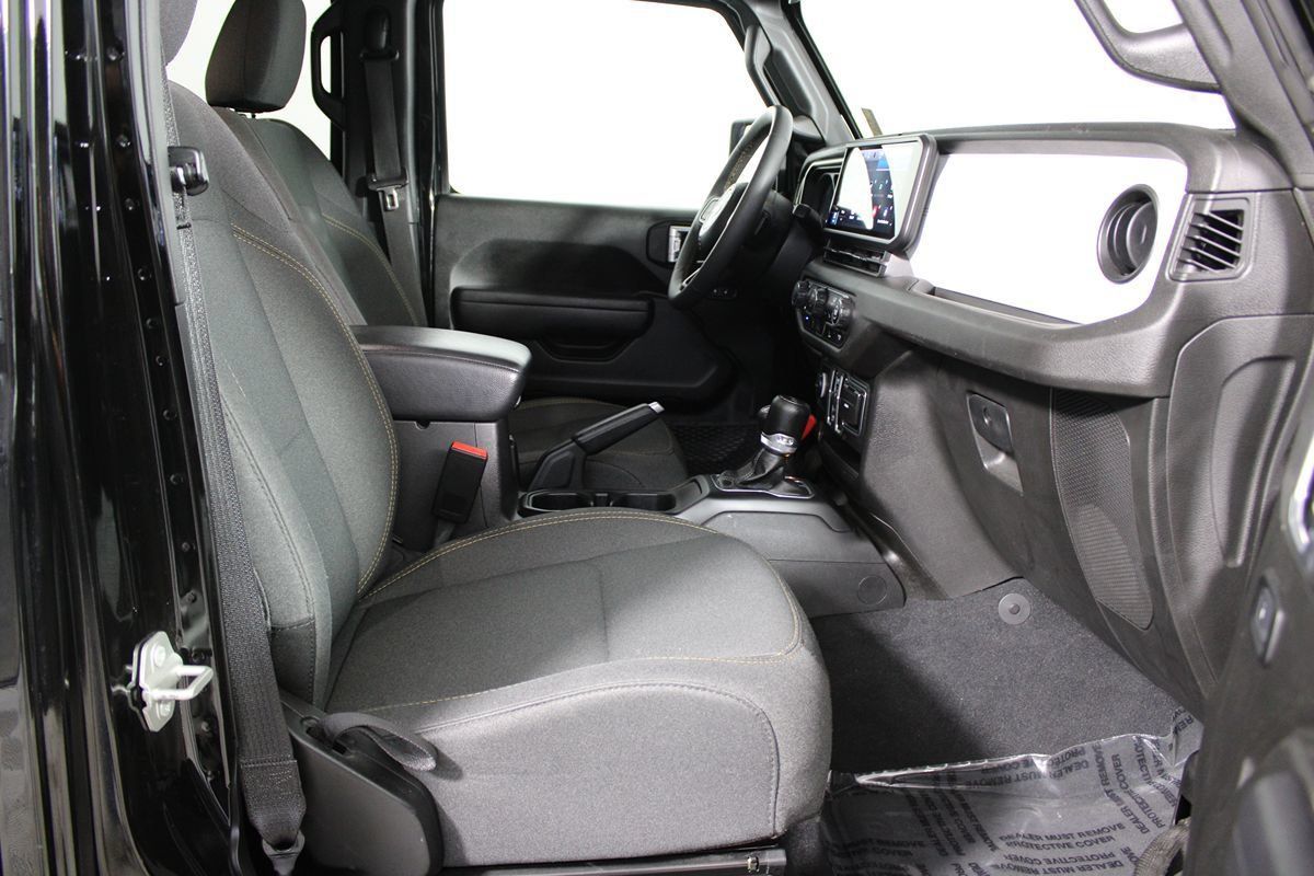 Used 2024 Jeep Wrangler Unlimited w/ Convenience Group AWD/4WD image 9