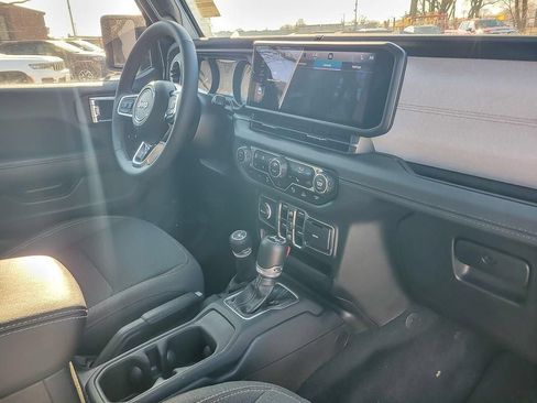 Certified 2025 Jeep Wrangler Unlimited Sahara w/ Safety Group AWD/4WD image 24