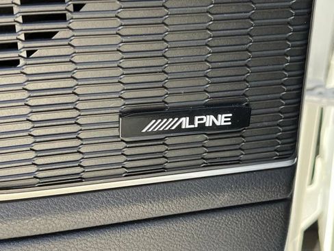 Used 2023 Jeep Grand Cherokee Limited AWD/4WD image 17