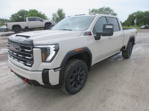 New 2026 GMC Sierra 2500 AT4 w/ AT4 Premium Plus Package AWD/4WD image 10