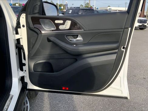 Used 2025 Mercedes-Benz GLS 63 AMG 4MATIC image 22