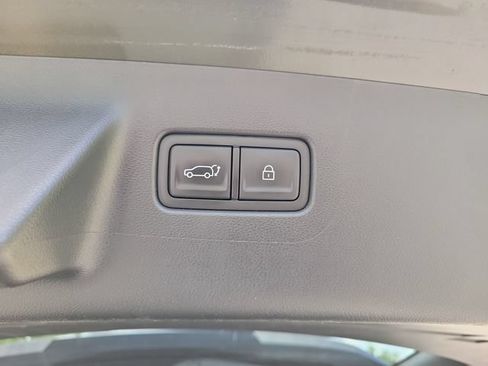 Used 2025 Hyundai Santa Fe SEL FWD image 9