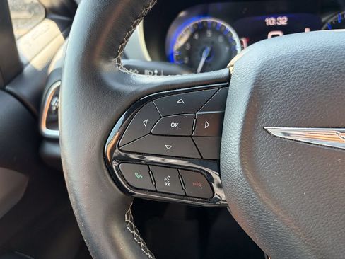Used 2019 Chrysler Pacifica Touring-L FWD image 32