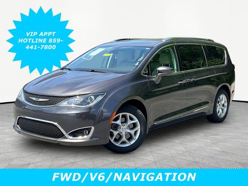 Used 2019 Chrysler Pacifica Touring-L Plus FWD image 1
