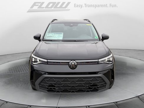 Used 2026 Volkswagen Taos SE image 2