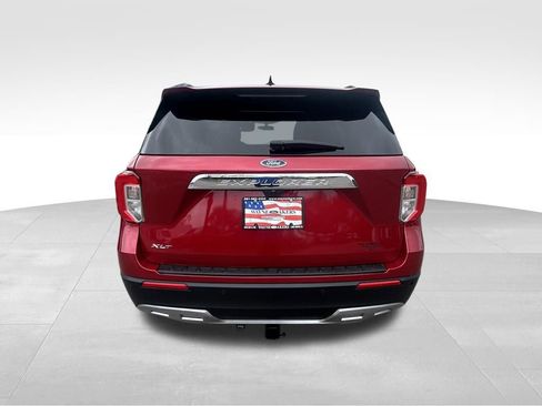 Used 2022 Ford Explorer XLT w/ Equipment Group 202A image 5