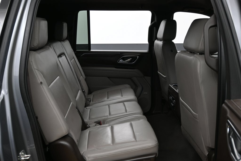 Used 2021 Chevrolet Suburban LT RWD image 30
