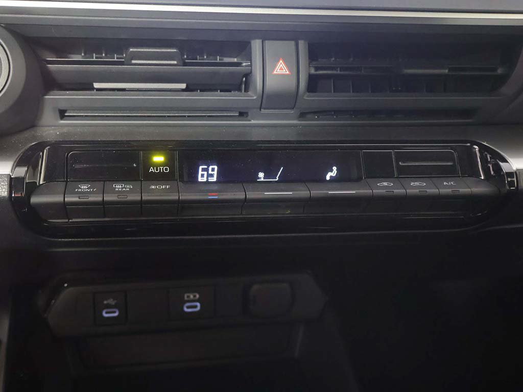 Used 2025 Toyota Prius LE FWD image 41