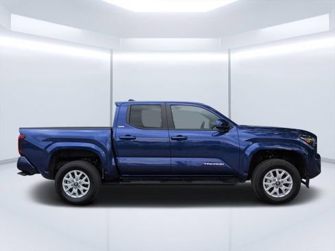 Used 2025 Toyota Tacoma SR5 AWD/4WD image 2