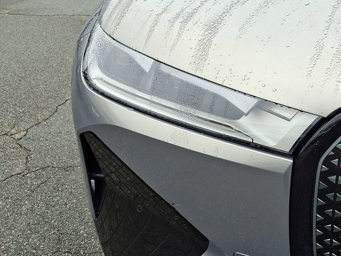Used 2025 BMW iX xDrive50 w/ Premium Package AWD/4WD image 10