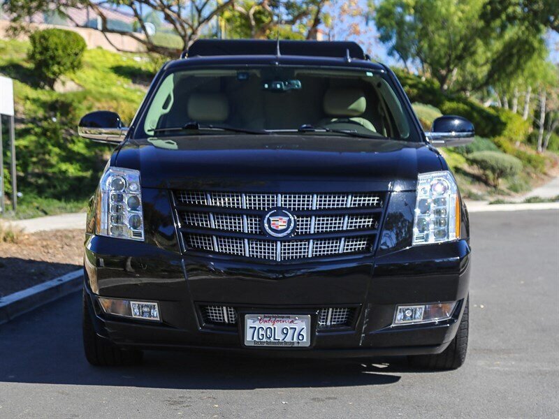 Used 2014 Cadillac Escalade ESV Premium AWD/4WD image 2