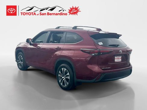 Certified 2026 Toyota Highlander XLE AWD/4WD image 3