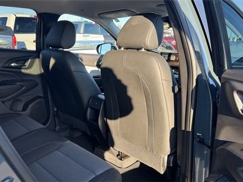 Used 2025 Chevrolet Trax LT image 11