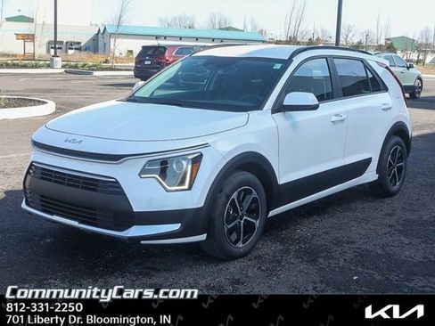 Certified 2025 Kia Niro LX image 2