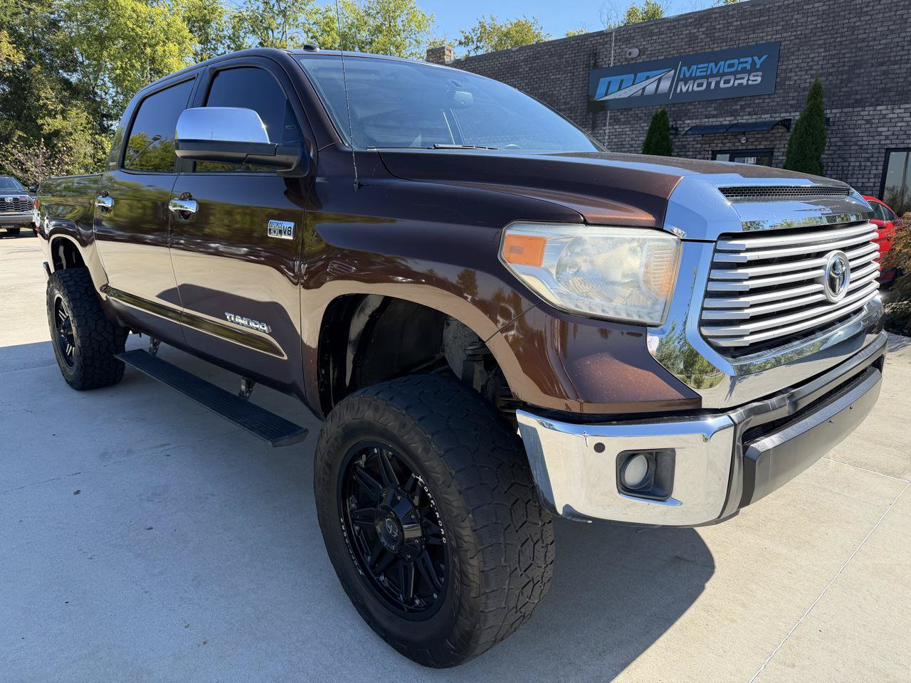 Used 2017 Toyota Tundra Limited w/ Limited Premium Package RWD image 1